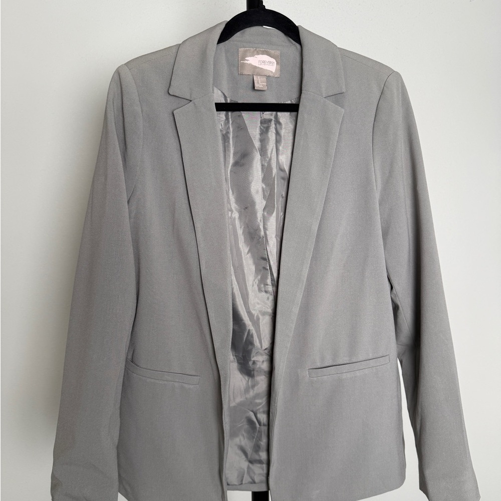 Forever 21 Contemporary Gray Blazer • Soft Fabric • Size M